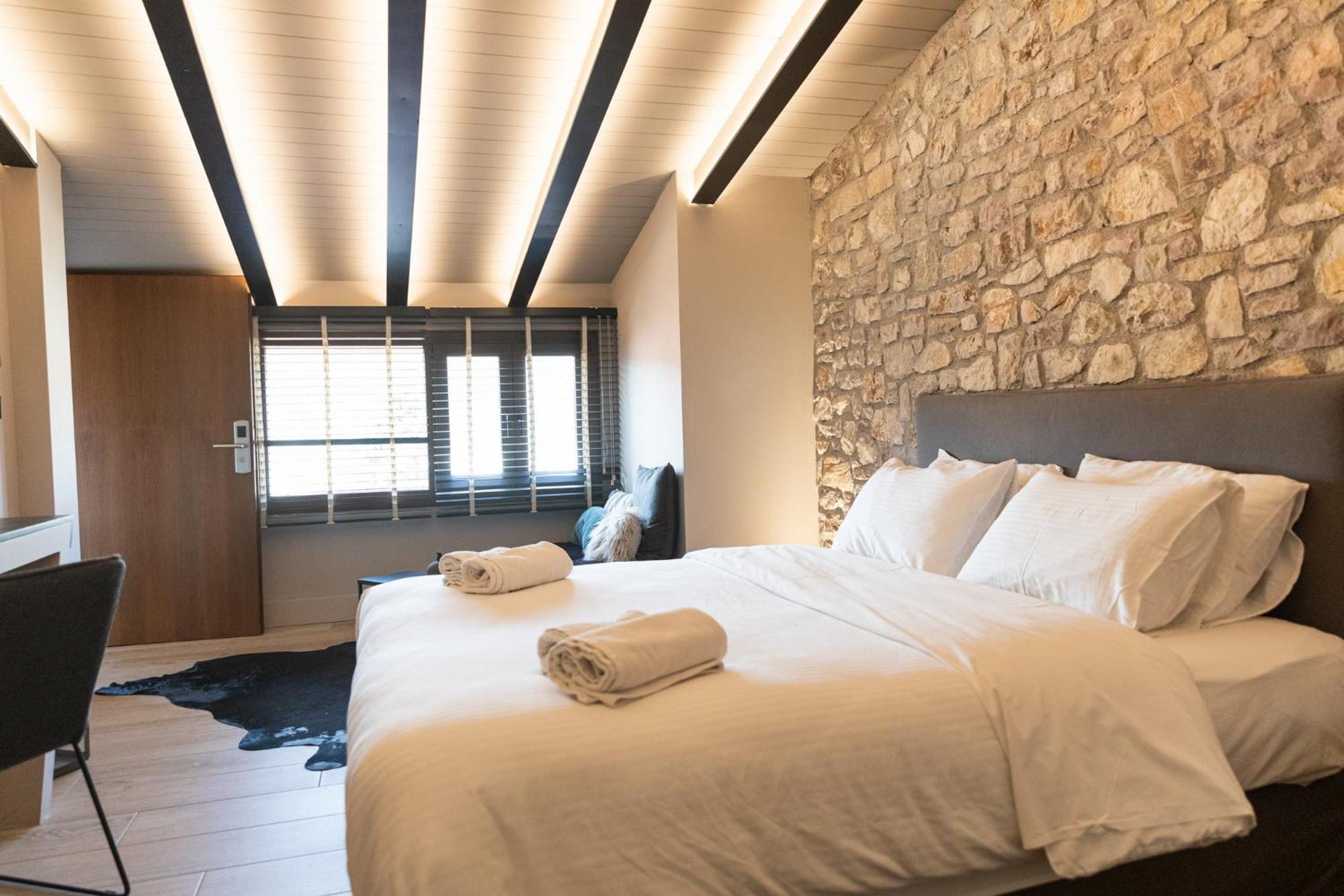 Anesis Hotel Kalavryta Exteriör bild